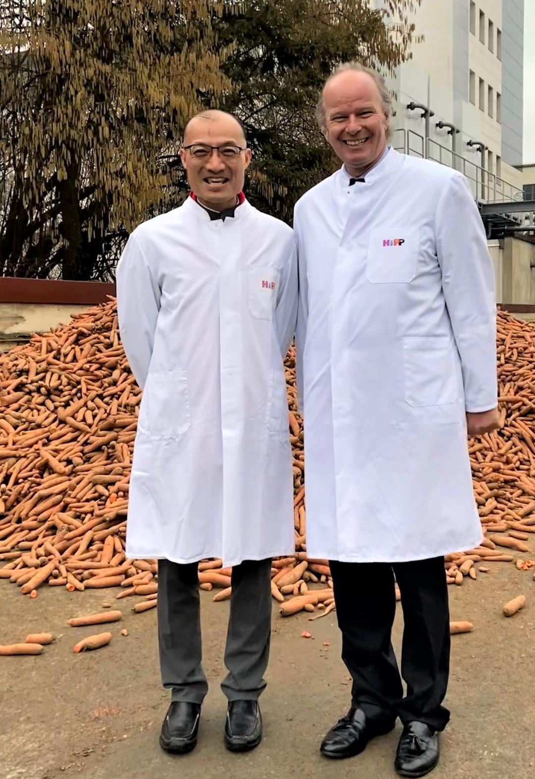 合影_胡萝卜堆.jpg